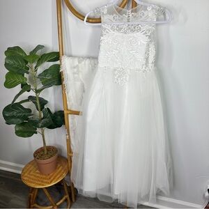 Girls Elegant White Lace Dress sz M